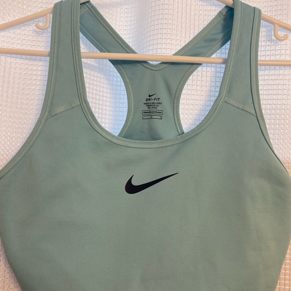 Nike workout top - Picture 1 of 4